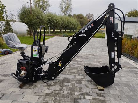 Schematyczny rysunek minikoparki pokazujący jej główne części robocze (łyżka, ramię, wysięgnik)