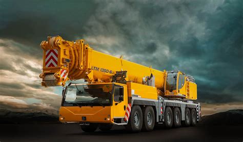 Thematic photo of various Liebherr hydraulic cranes at work