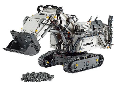 Szczegółowa replika koparki Liebherr z klocków LEGO Technic