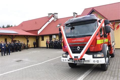 zdjęcie przedstawiające interwencję policji wobec kierowcy ciągnika