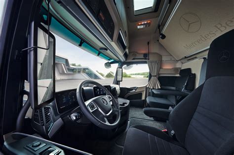 Porównanie rozmiarów kabin Mercedes-Benz Actros (np. GigaSpace vs StreamSpace)