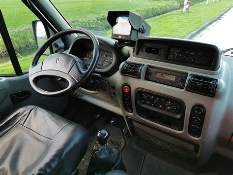 Schematyczny widok samochodu Renault Mascott w wersji wywrotki.