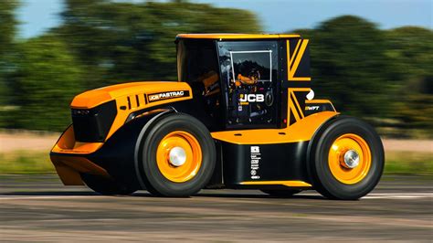 Schemat budowy ciągnika JCB Fastrac Two z zaznaczonymi modyfikacjami zwiększającymi prędkość