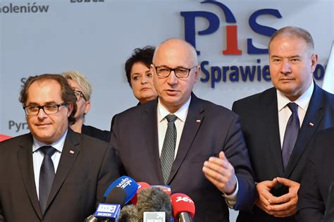 zdjęcie Pawła Potoroczyna podczas konferencji prasowej