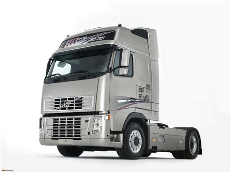 zdjęcie ciągnika siodłowego Volvo FH z roku 2006