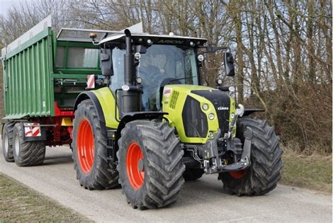 Szczegółowe zdjęcie kabiny ciągnika Claas Arion 570
