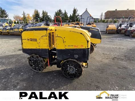 Walec wibracyjny Wacker Neuson w akcji na placu budowy