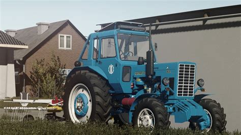 Zdjęcie ciągnika MTZ-82 z 1993 roku w nietypowym niebieskim malowaniu