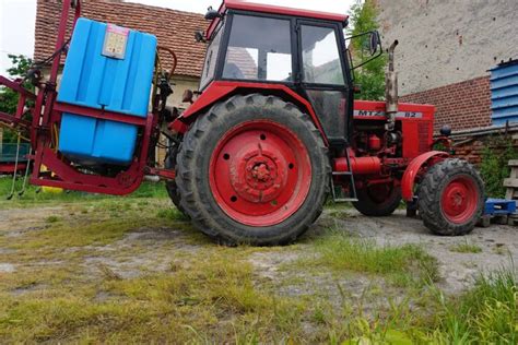 Zdjęcie ciągnika MTZ-82 z 1987 roku w dobrym stanie technicznym