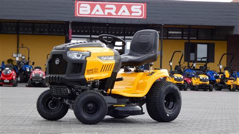 zdjęcie traktorka ogrodowego Cub Cadet w akcji