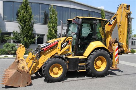 zdjęcie kabiny operatora CAT 432F2