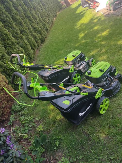 infografika przedstawiająca różne systemy koszenia: z koszem, mulczowanie, wyrzut boczny