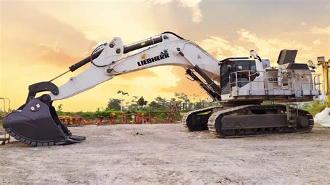 różne rodzaje osprzętu do koparki Komatsu
