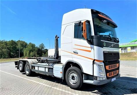 Wizualizacja podwozia Volvo FH z zaznaczonymi kluczowymi wymiarami (rozstaw osi, wysokość siodła)