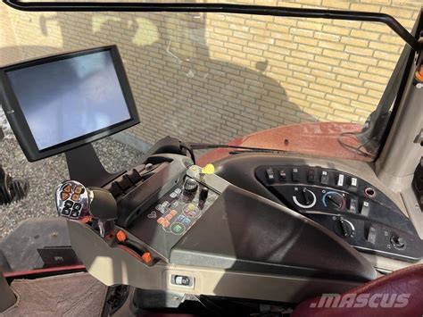 wnętrze kabiny ciągnika Case IH Magnum 370 CVX z pulpitem sterującym