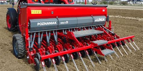 siewnik zbożowy Poznaniak w akcji na polu