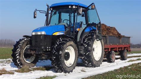 Tabela techniczna z kluczowymi parametrami silnika i układu napędowego New Holland TD5030