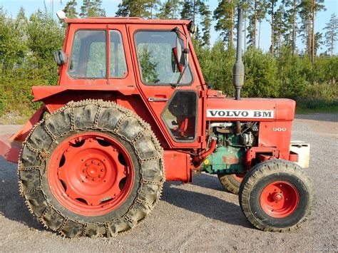 Infographic comparing Volvo T500 with other tractor models