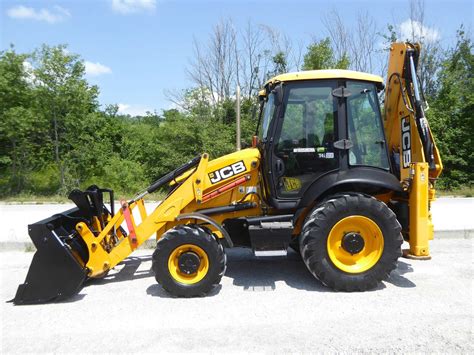 Widok wnętrza kabiny operatora JCB 3CX