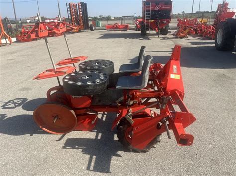 Tematyczne zdjęcie sadzarki karuzelowej Checchi & Magli Tex 5-rzędowej podczas pracy