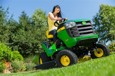 John Deere X105 Auto - zdjęcie traktorka ogrodowego
