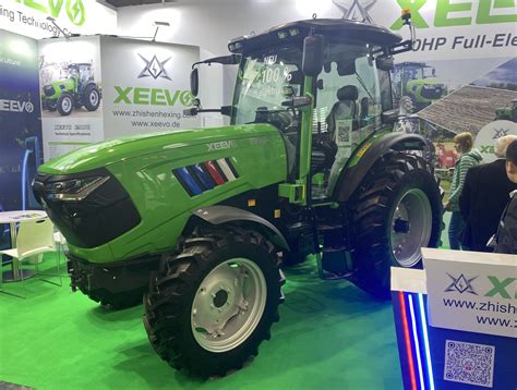 Wnętrze kabiny ciągnika Xeevo E904i