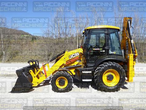 przekrój silnika z zaznaczonymi miejscami filtrów JCB 3CX
