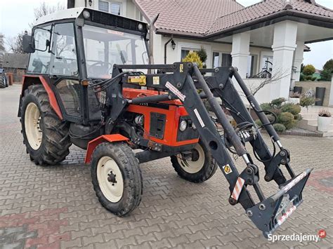 Ciągnik Zetor 4x4 z turem w akcji
