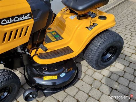 Traktorek ogrodowy Cub Cadet LT3 PS107 w akcji na dużym trawniku