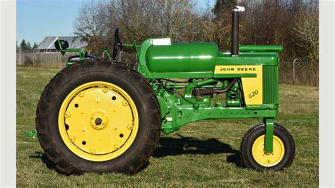 zdjęcie ciągnika rolniczego John Deere 620 LP zasilanego LPG