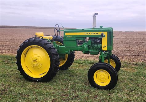 zdjęcie ciągnika rolniczego John Deere 3020 zasilanego LPG