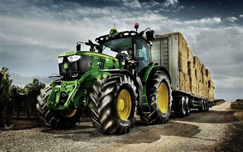 zdjęcie autonomicznego traktora John Deere w polu