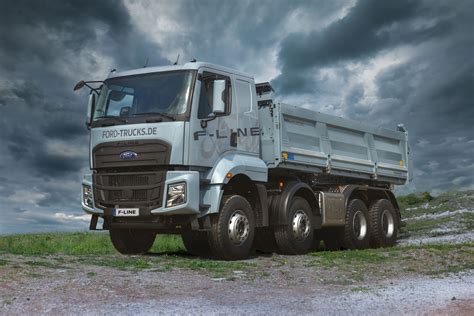 Schemat podwozia Ford F-LINE 4145D L 8x4 z zaznaczonymi kluczowymi elementami konstrukcyjnymi.