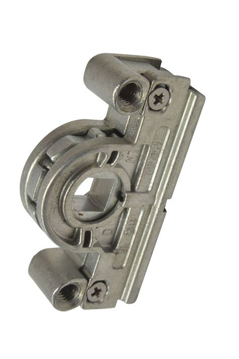 Zbliżenie na klapo-drzwi modelu Bulk Master, ukazujące mechanizm otwierania i zamykania.