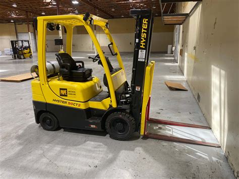 The Hyster forklift from 1994, working in a warehouse