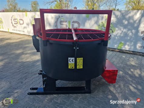 Betoniarka bębnowa w trakcie pracy na budowie