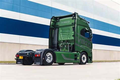 Zdjecie poglądowe ciągnika siodłowego IVECO