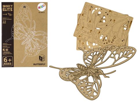 Drewniane elementy puzzli 3D z widocznymi laserowymi nacięciami.