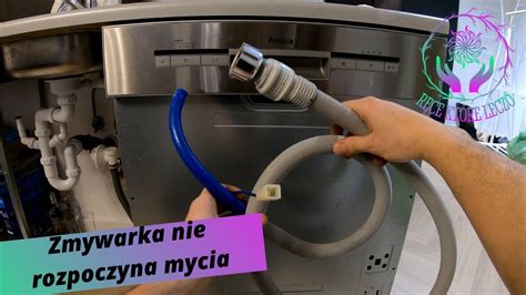 Schemat działania systemu ComfortLift w zmywarce Electrolux, pokazujący mechanizm podnoszenia i opuszczania dolnego kosza.