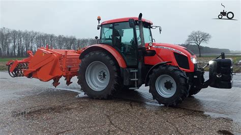 Ciągnik Zetor Forterra 120 wyposażony w pług śnieżny