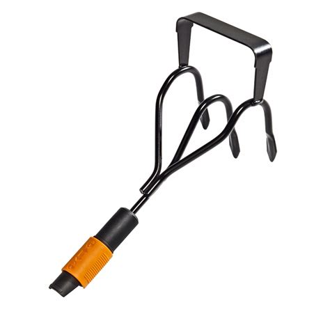 Kultywator Fiskars Xact w akcji