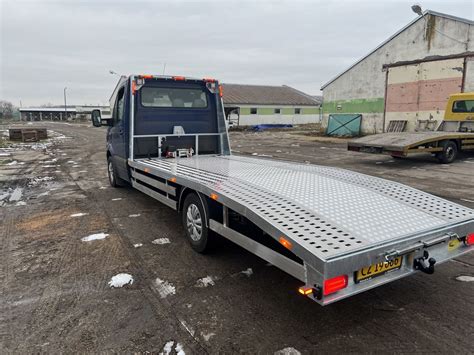 zdjęcie auto lawety transportującej maszynę rolniczą