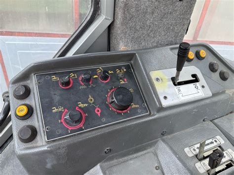 Komputer Datatronic w kabinie Massey Ferguson 3070