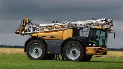 Zdjęcie opryskiwacza RoGator serii 600D