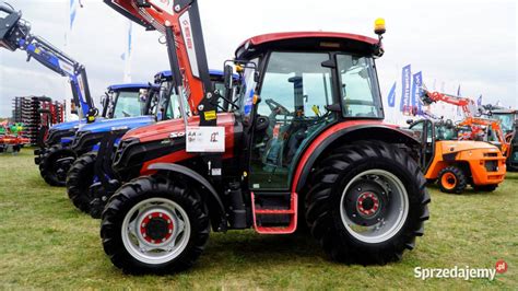 Ciągnik Farmer z ładowaczem czołowym