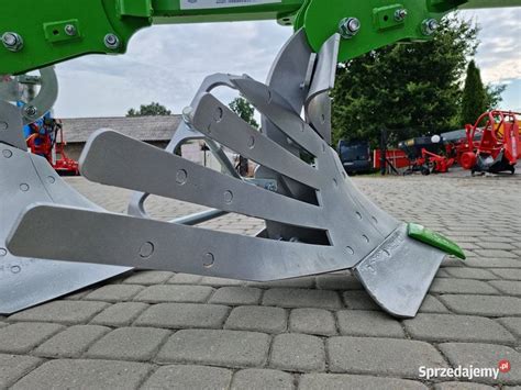 pług Bomet Libra U031 w trakcie pracy na polu