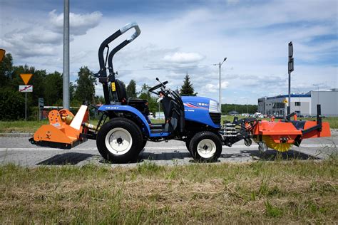 Traktor kompaktowy z kosiarką wrzecionową