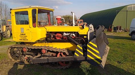 zdjęcie ciągnika gąsienicowego DT-75