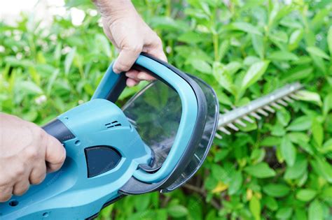 Zastosowania podkaszarek elektrycznych w ogrodzie i w terenie