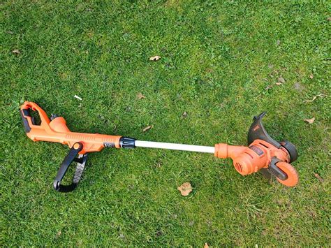 Infografika z kluczowymi cechami podkaszarki Black & Decker ST5530
